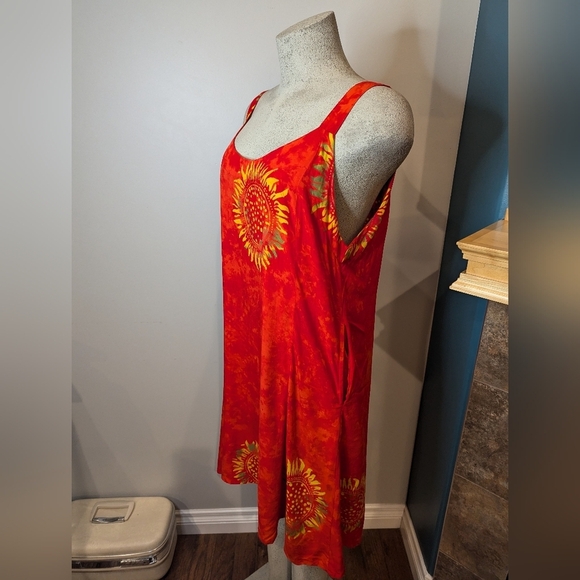 Rayon red sundress with bright golden sunburst sunflowers Size L - Picture 4 of 10